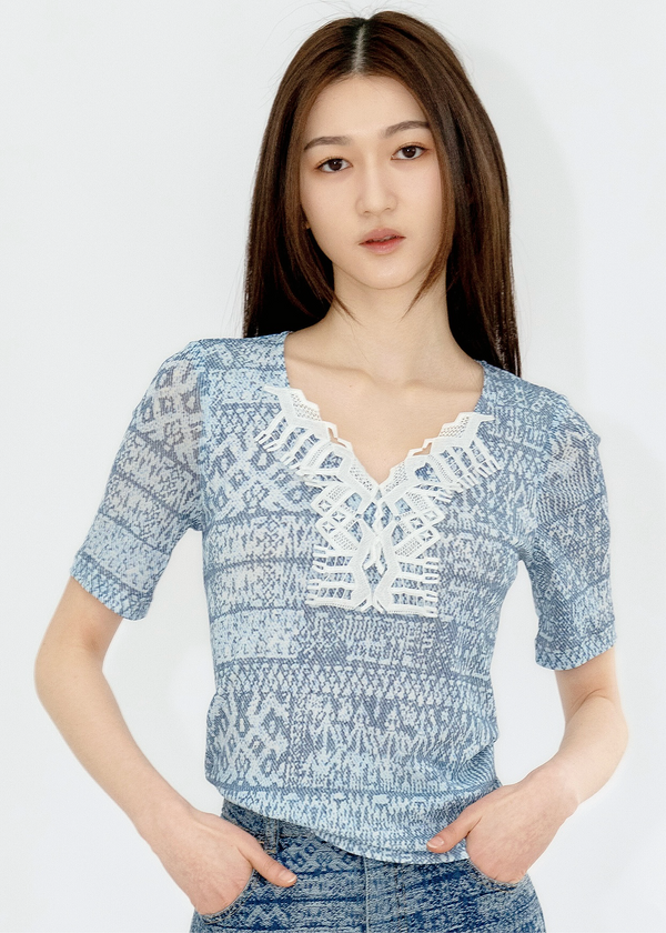 TIE DYE STRIPE PRINT TOP WITH DEER LACE