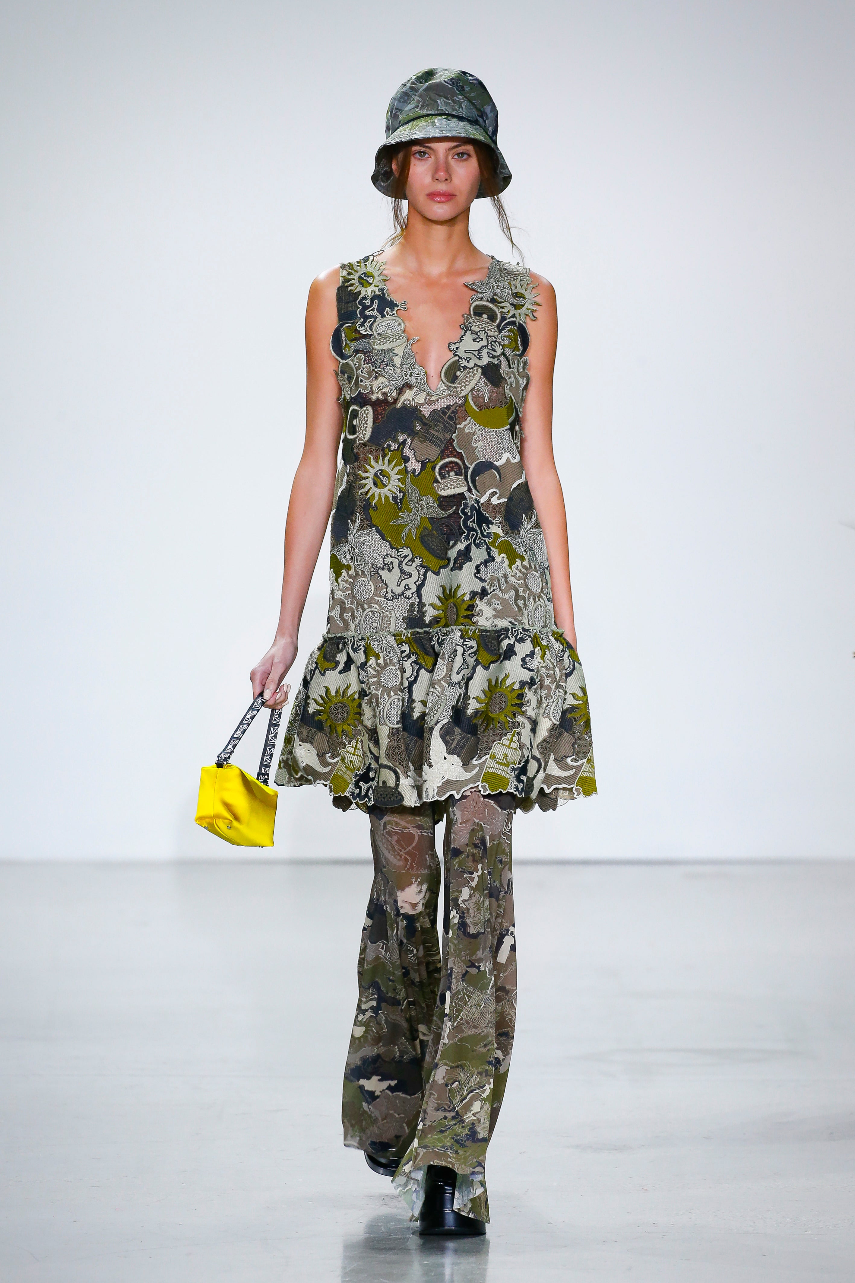 SS2023 – Vivienne Tam Store