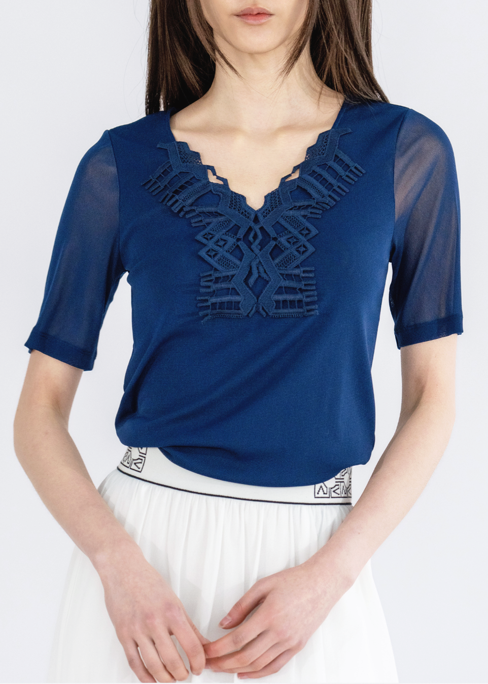 SOLID TOP WITH DEER LACE
