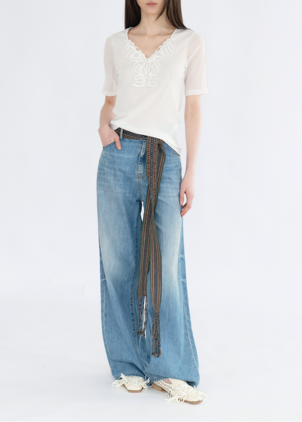 SOLID TOP WITH DEER LACE